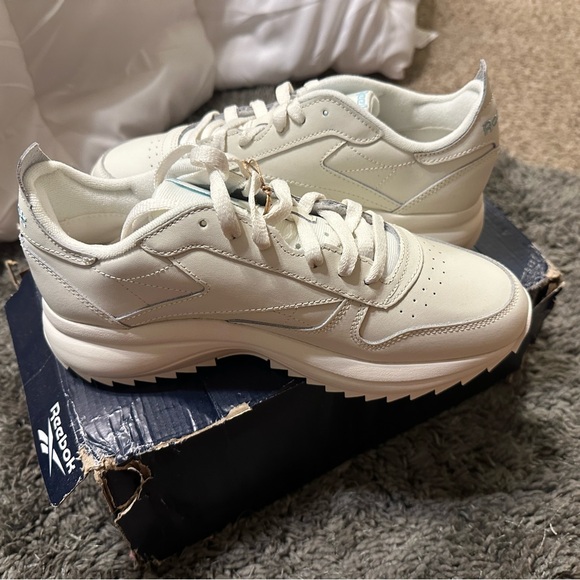 Reebok shoes never been worn with tags still on them. - Picture 3 of 7